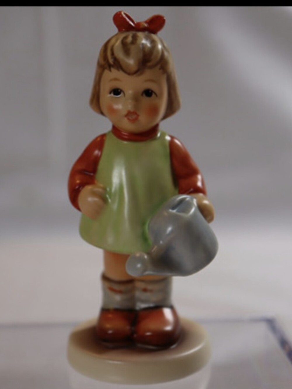 Vintage Goebel Hummel Club Exclusive “Nature’s Gift” 3 ¾” Figurine #1072 w/Box